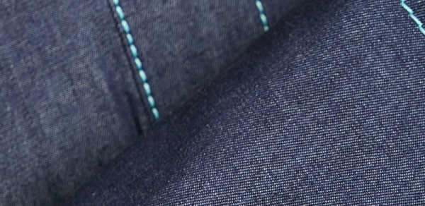 Jeans con imputure a contrasto